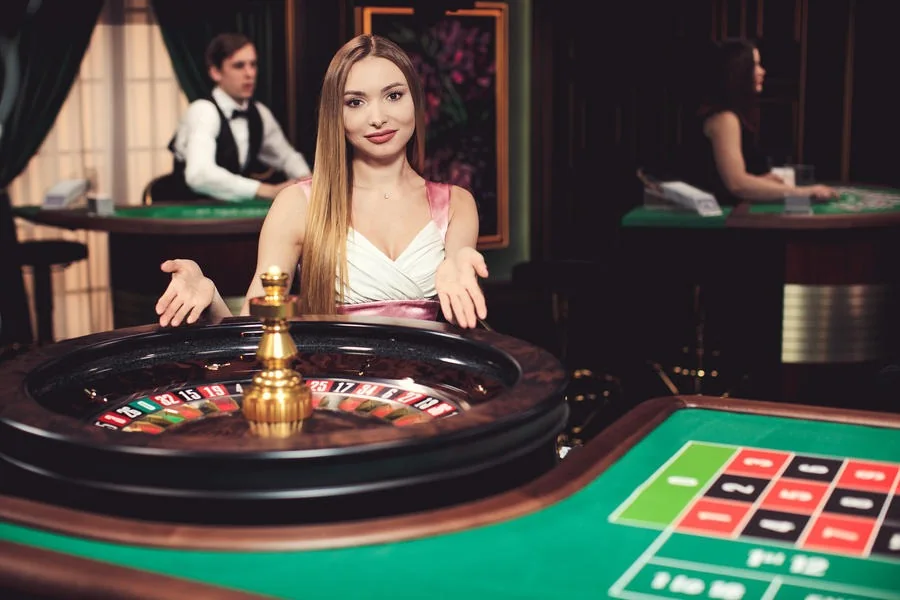 Tampilan dealer di ruang meja kasino live
